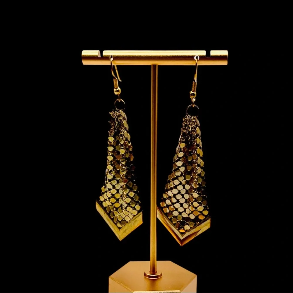 Fab Vintage Gold Tone Mesh Dangle Pierced Earrings - Picture 4 of 12